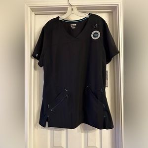 Scrubstar premium performance Scrub Top is a size XL.